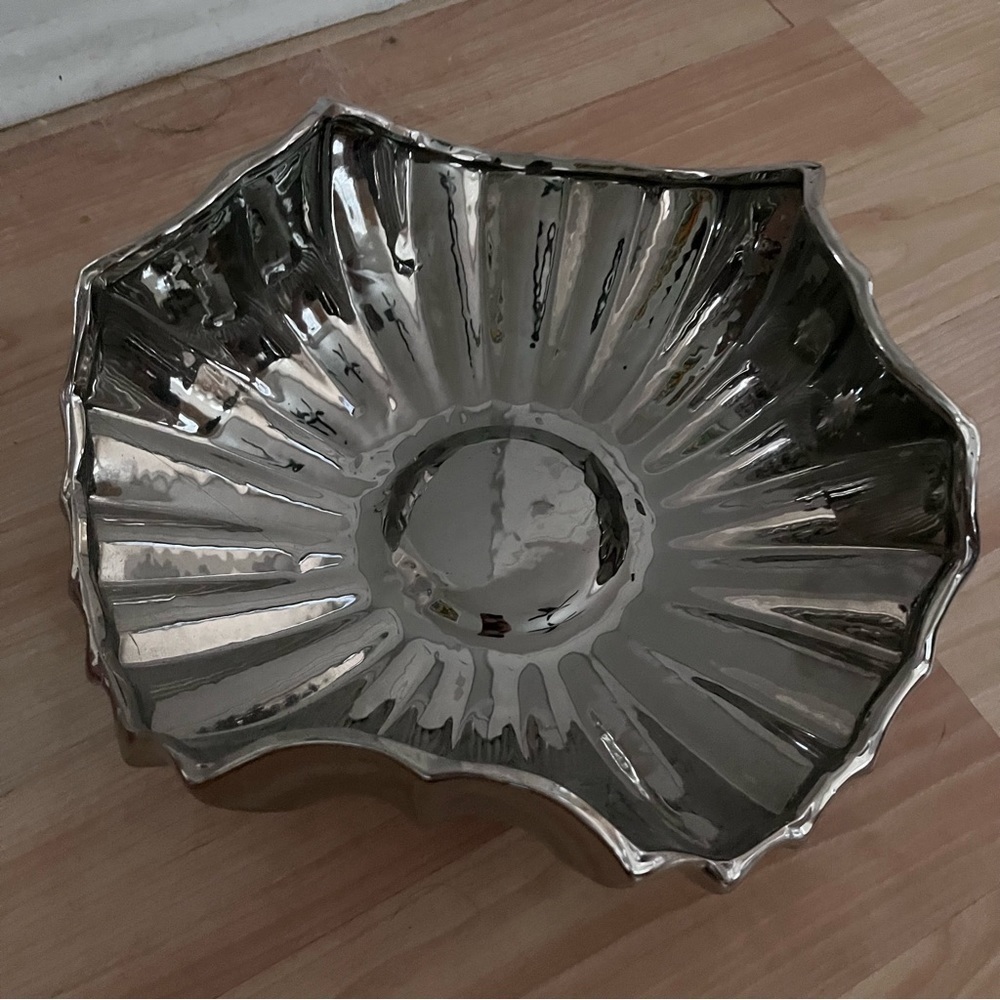 Vintage sculptural flower style bowl/tray in chromed ceramic silver